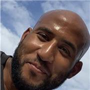 Je suis éducateur sportif, y’a t entraîneur de football depuis 11 ans, le football est une vraie passion pour moi